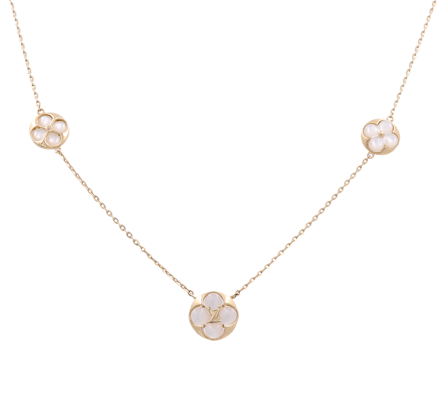 The 14K Yellow Gold Fashion Flowers Mother of Pearl Necklace by S features a delicate chain adorned with three evenly spaced Mother of Pearl flower-shaped pendants.