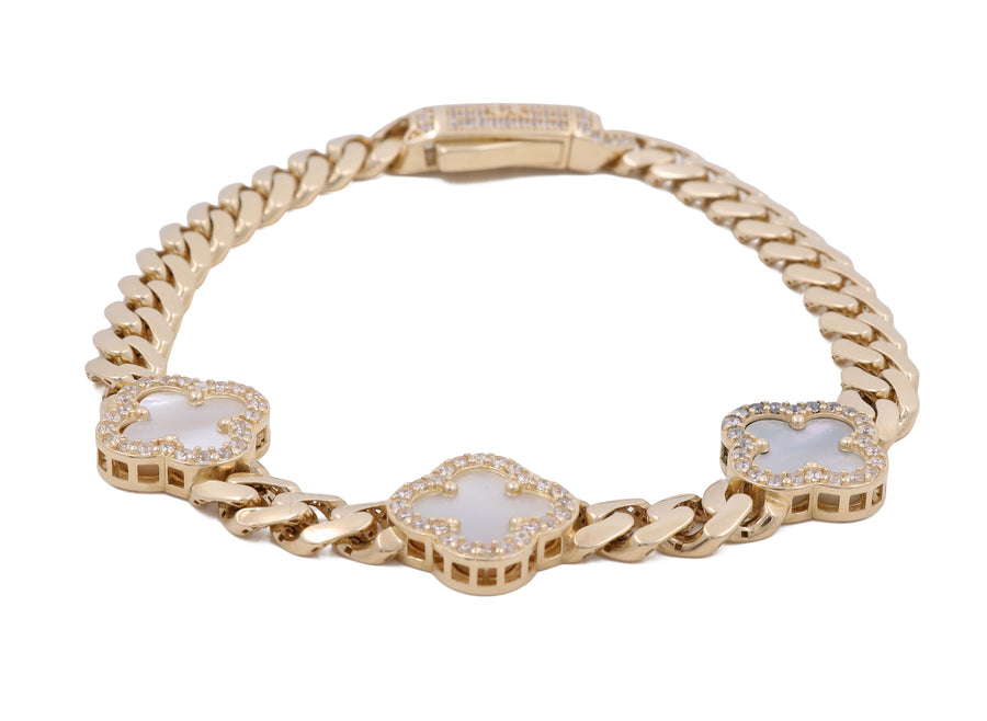 The Miral Jewelry 14K Gold Fashion Onyx Flowers Women's Bracelet features a sophisticated chain link design adorned with three white, clover-shaped charms set with small diamonds. This elegant bracelet seamlessly blends timeless charm with modern sophistication.